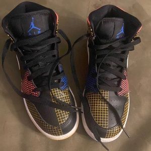 Jordan mid ones big kids size 5.5
